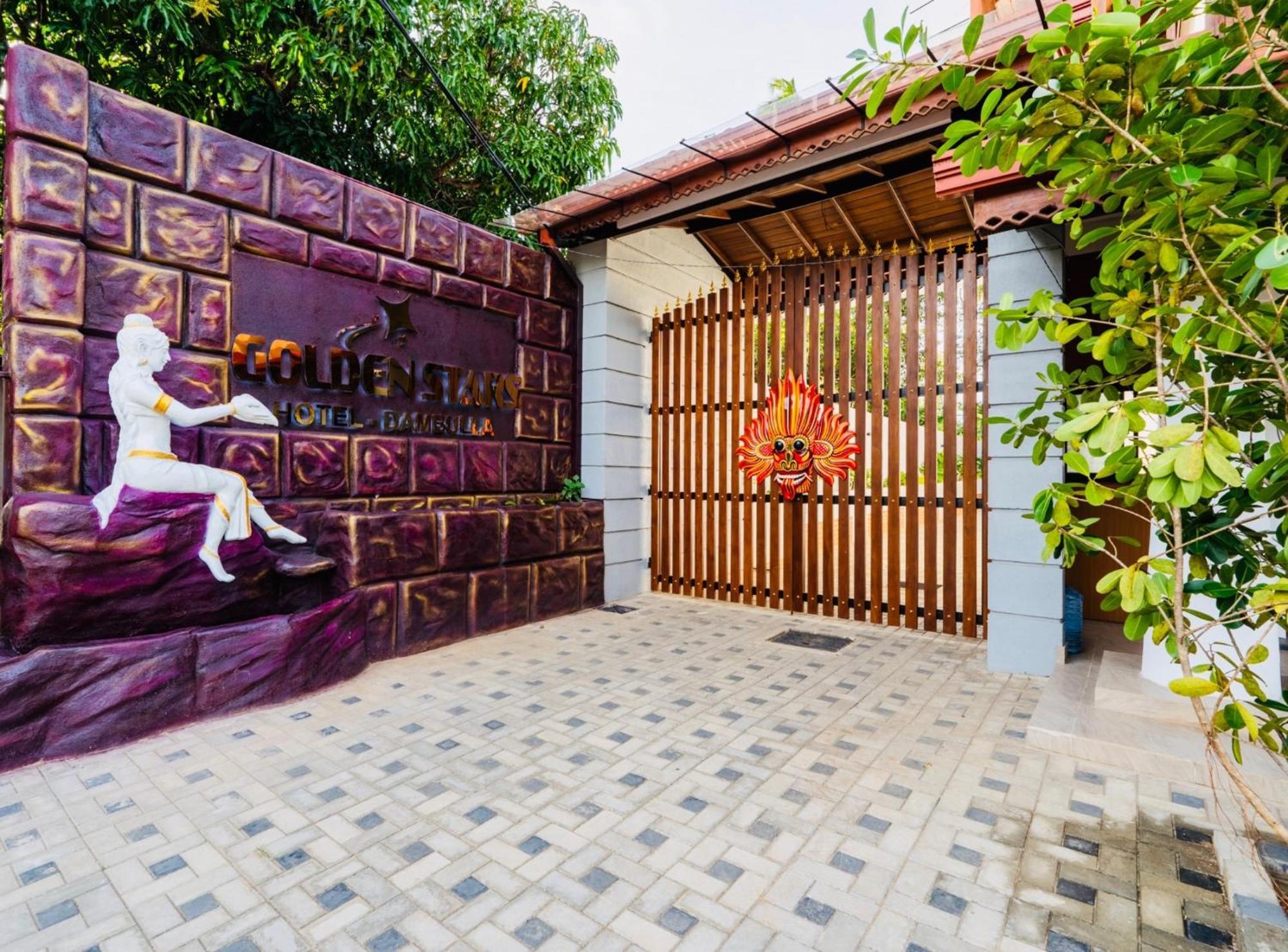 Golden Stars Hotel Дамбулла Экстерьер фото